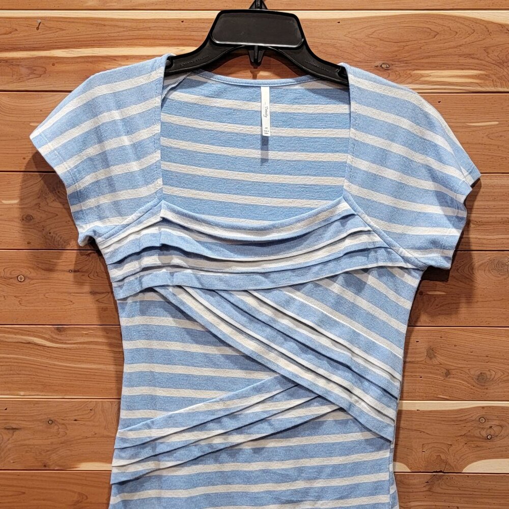 Trinity Womans Short Sleeve White and Blue Striped Knit Top Blouse Medium